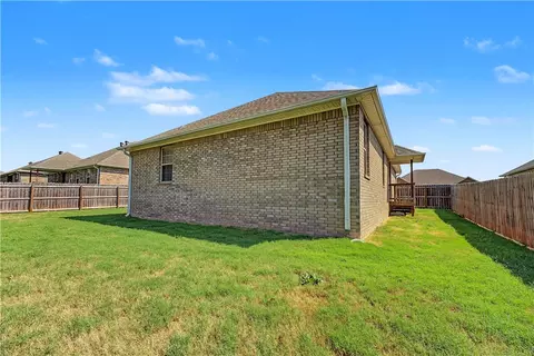 Exterior - 813 Saddlebrook St, Gentry, AR 72734 photo 5 of 7