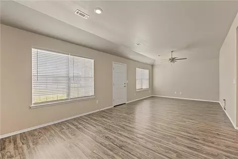 Living - 813 Saddlebrook St, Gentry, AR 72734 photo 2 of 3