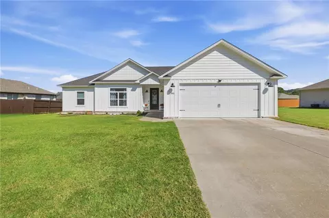 303 Promenade Cir, Russellville, AR 72801