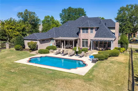 Exterior - 7200 Highland Park Dr, Fort Smith, AR 72916 photo 9 of 12