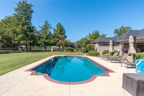 Exterior - 7200 Highland Park Dr, Fort Smith, AR 72916 photo 4 of 12