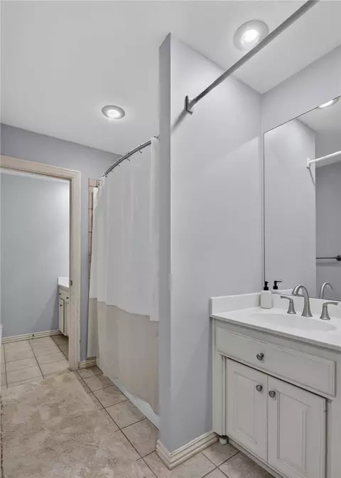 Bath - 7200 Highland Park Dr, Fort Smith, AR 72916 photo 4 of 4