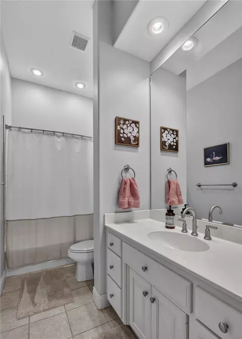 Bath - 7200 Highland Park Dr, Fort Smith, AR 72916 photo 2 of 4