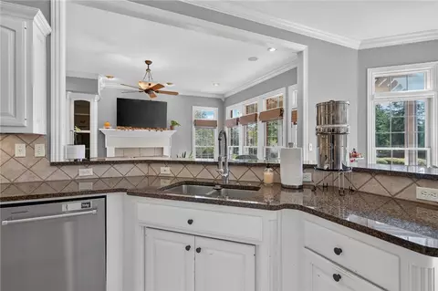 Kitchen - 7200 Highland Park Dr, Fort Smith, AR 72916 photo 4 of 4
