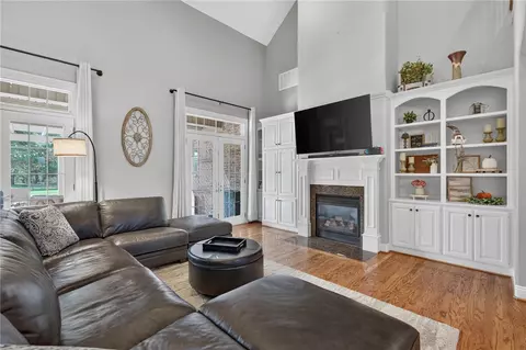 Living - 7200 Highland Park Dr, Fort Smith, AR 72916 photo 2 of 4