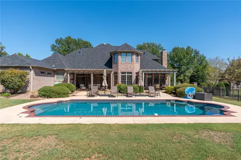 Exterior - 7200 Highland Park Dr, Fort Smith, AR 72916 photo 10 of 12