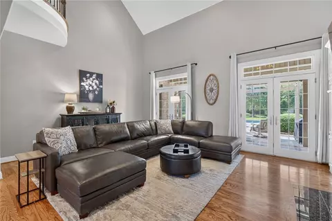 Living - 7200 Highland Park Dr, Fort Smith, AR 72916 photo 3 of 4