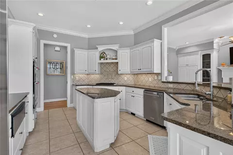Kitchen - 7200 Highland Park Dr, Fort Smith, AR 72916 photo 2 of 4