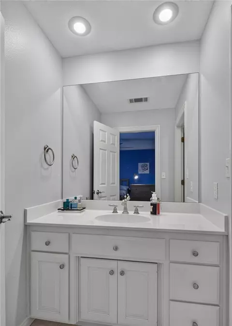 Bath - 7200 Highland Park Dr, Fort Smith, AR 72916 photo 3 of 4