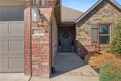 Exterior - 1740 Abbey Ln, Centerton, AR 72719 photo 5 of 11