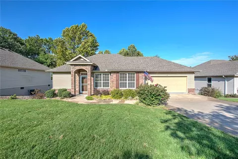 19 Glenbrook Ln, Bella Vista, AR 72715