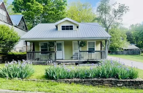 160 E Meadow St, Fayetteville, AR 72701