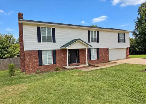 909 Kings Ct, Russellville, AR 72801