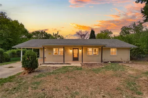 559 Venters Dr, Cave Springs, AR 72718
