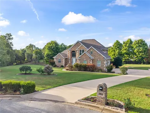 645 N Riding Ridge Ln, Fayetteville, AR 72704