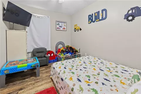 Bedroom - 2015 Cedar Ridge Rd, Harrison, AR 72601 photo 2 of 2