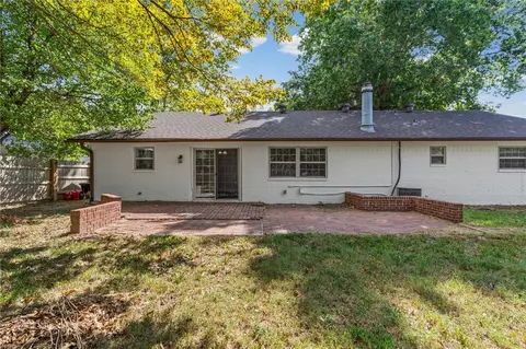 Exterior - 204 E Henson Ave, Springdale, AR 72764 photo 4 of 8