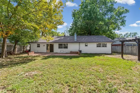 Exterior - 204 E Henson Ave, Springdale, AR 72764 photo 5 of 8