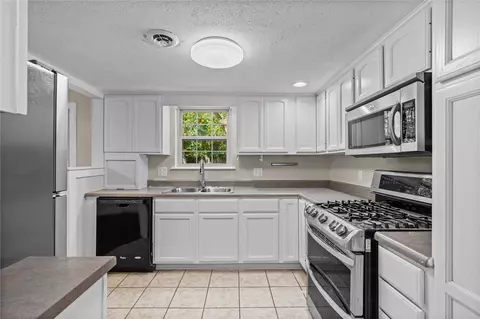 Kitchen - 204 E Henson Ave, Springdale, AR 72764 photo 1 of 2