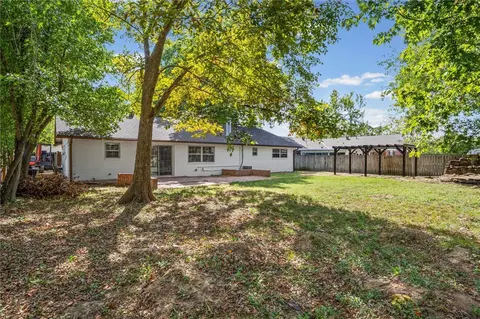 Exterior - 204 E Henson Ave, Springdale, AR 72764 photo 6 of 8