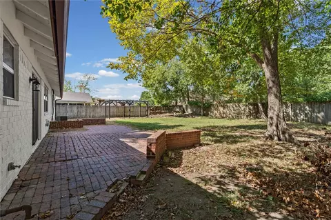Exterior - 204 E Henson Ave, Springdale, AR 72764 photo 3 of 8