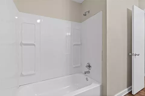 Bath - 204 E Henson Ave, Springdale, AR 72764 photo 2 of 3