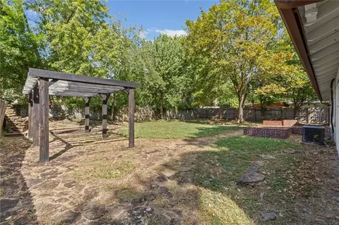 Exterior - 204 E Henson Ave, Springdale, AR 72764 photo 7 of 8