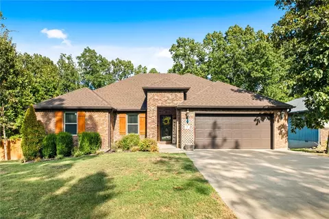10 Runnymede Ln, Bella Vista, AR 72715