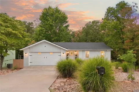 9 Whitton Ln, Bella Vista, AR 72714