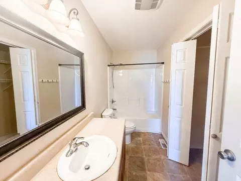 Bath - 47 Old Carpenter Ln, Harrison, AR 72601 photo 1 of 3
