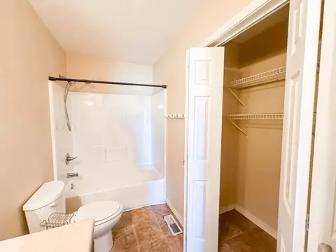Bath - 47 Old Carpenter Ln, Harrison, AR 72601 photo 2 of 3