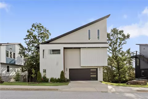 134 S Paddock Loop, Fayetteville, AR 72701