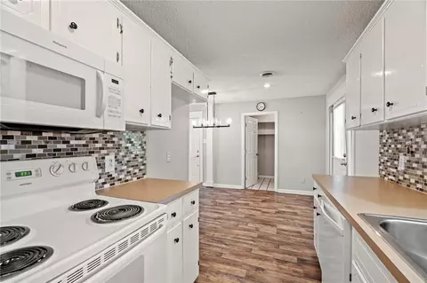 Kitchen - 1511 9th St, Barling, AR 72923 photo 4 of 4