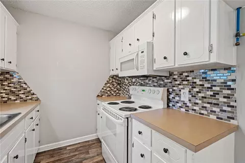 Kitchen - 1511 9th St, Barling, AR 72923 photo 3 of 4