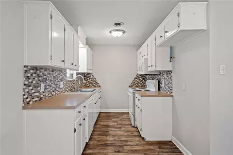 Kitchen - 1511 9th St, Barling, AR 72923 photo 1 of 4