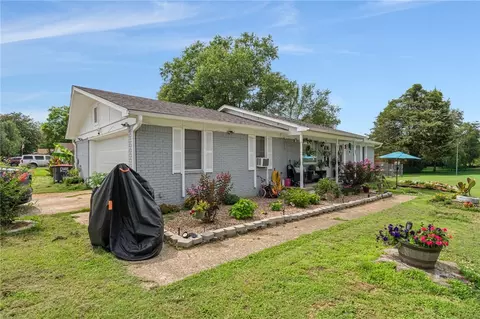 Exterior - 1511 9th St, Barling, AR 72923 photo 4 of 5