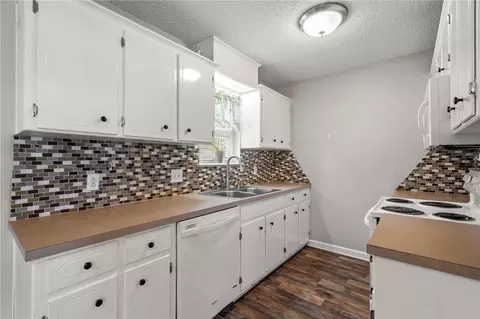 Kitchen - 1511 9th St, Barling, AR 72923 photo 2 of 4
