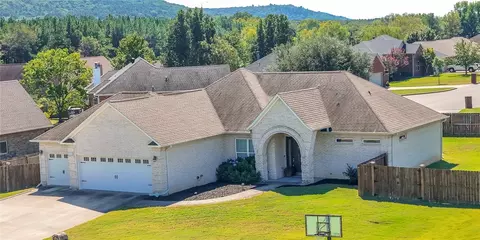136 Swordfish Dr, Russellville, AR 72802