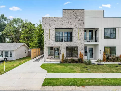 926 SE G St, Bentonville, AR 72712
