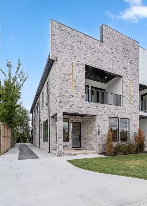926 SE G St, Bentonville, AR 72712