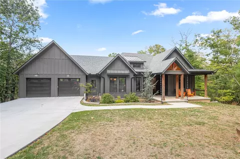 28 Attleborough Ln, Bella Vista, AR 72714