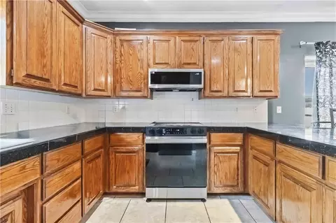 Kitchen - 214 Center Dr, Lowell, AR 72745 photo 1 of 2