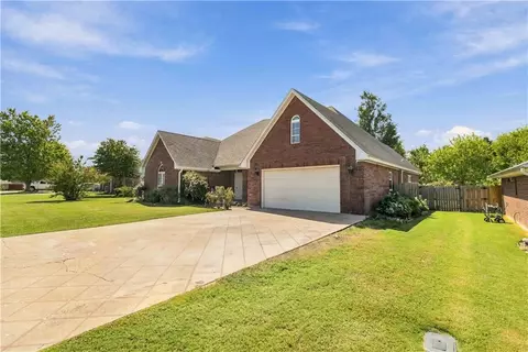 Exterior - 214 Center Dr, Lowell, AR 72745 photo 3 of 5