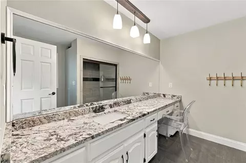 Bath - 9509 Brooks Dr, Rogers, AR 72756 photo 1 of 2
