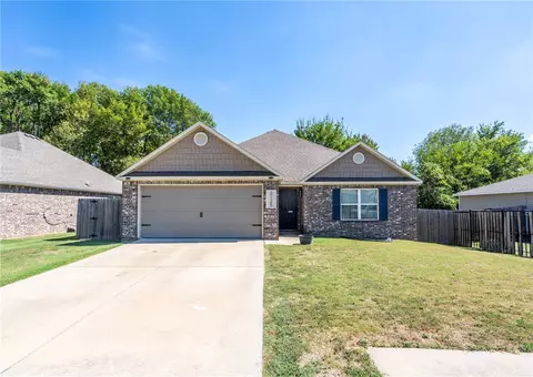 2125 Talia Trl, Siloam Springs, AR 72761