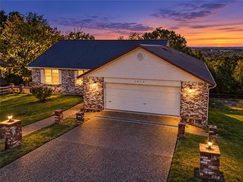 2557 N Karyn Ave, Fayetteville, AR 72703