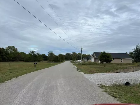 7641 Blockade Vlg N, Seligman, MO 65745 photo 33