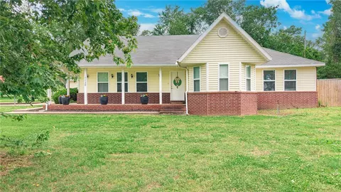 1110 Main St, Cave Springs, AR 72718