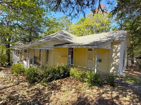 44 Ridgeway Ave, Eureka Springs, AR 72632