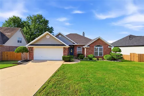 6144 Pleasant Dr, Rogers, AR 72758